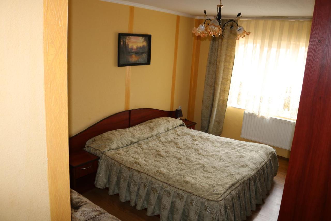 Готель ***Феєрія Tyachiv Eksteriør billede