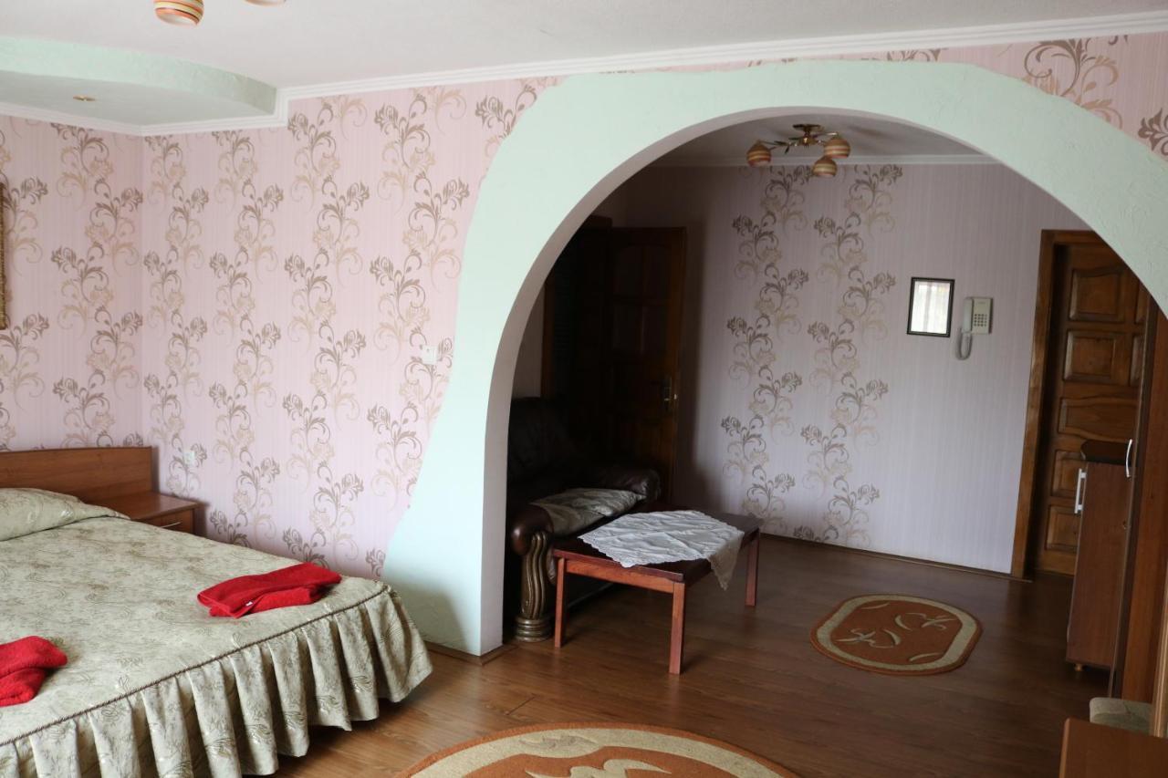 Готель ***Феєрія Tyachiv Eksteriør billede